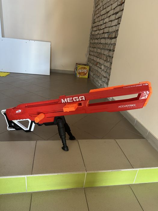 Nerf Mega Thunderhawk AccuStrike series , має 3 пулі.