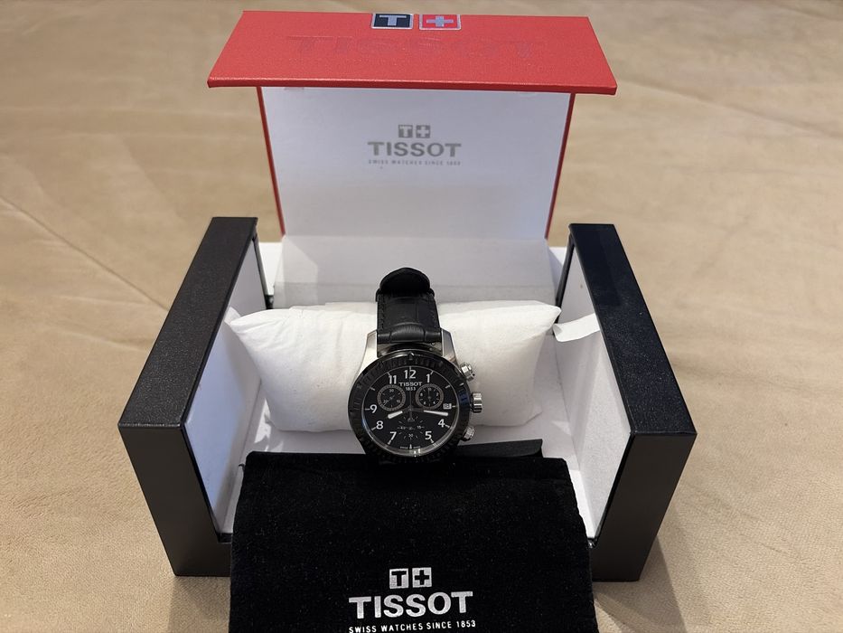 OPORTUNIDADE - Relógio preto - bracelete em pele - 100 metros resistência a água