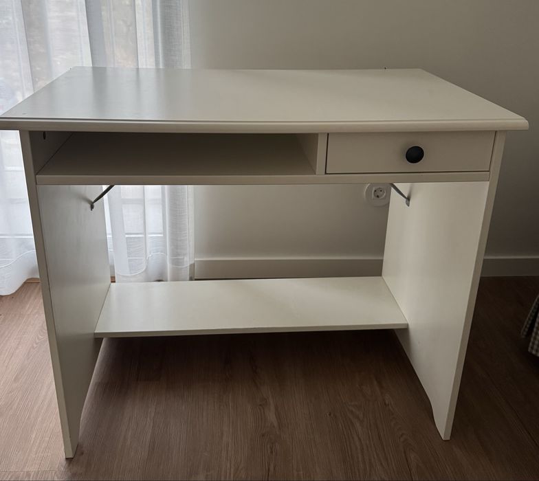 Secretária Hemnes IKEA + cadeira