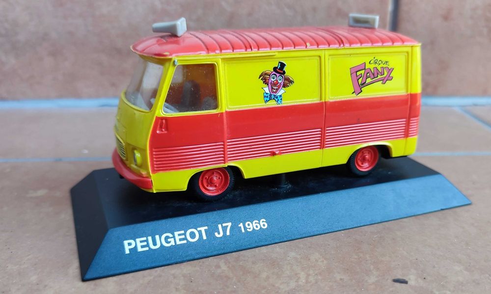 Model samochodu Peugeot J7 Norec skala 1/43