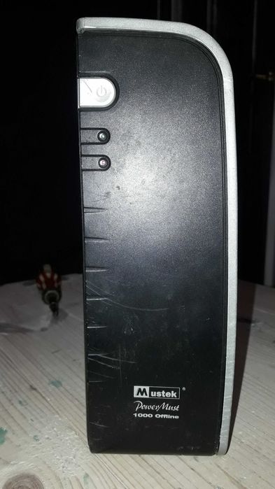 Источник бесперебойного питания Mustek -1000