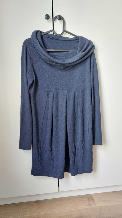 Granatowa ciepła sukienka ciążowa