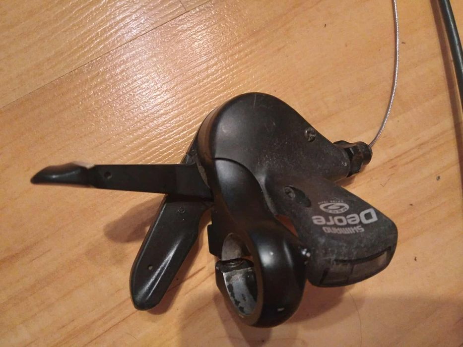 Prawa manetka Shimano Deore SL-M511.