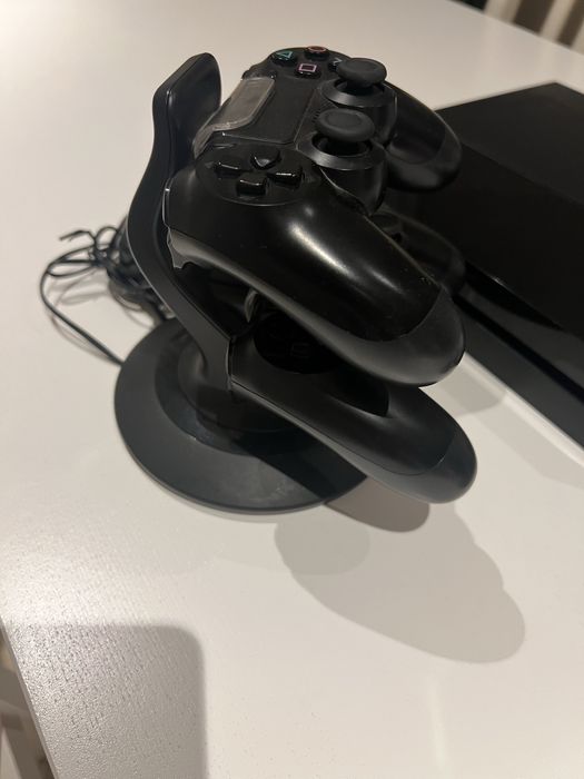 Playstation 4, 500Gb, 16 jogos +2 comandos c/ carregador