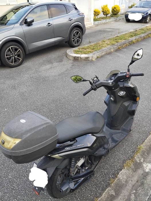 Keeway Cityblade 125 | Ideal para Cidade | Muito Estimada| com capacetes e baú