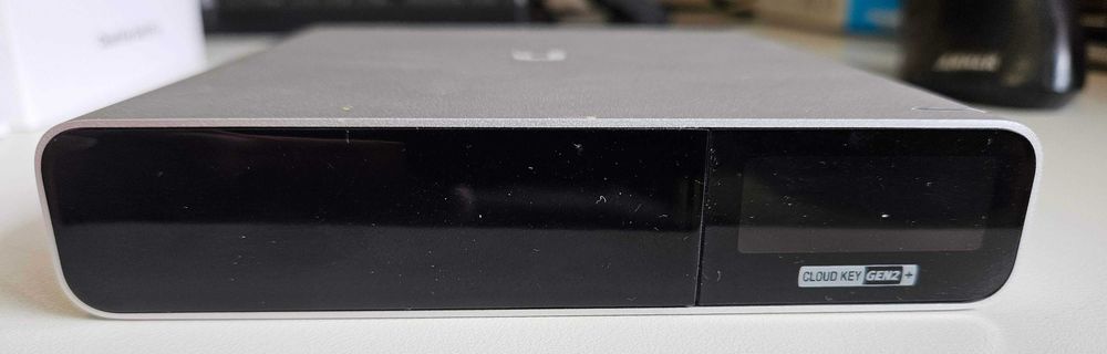 Ubiquiti UniFi Cloud Key Gen2 Plus (UCK-G2) — HDD 500 GB (com poucas horas de uso)