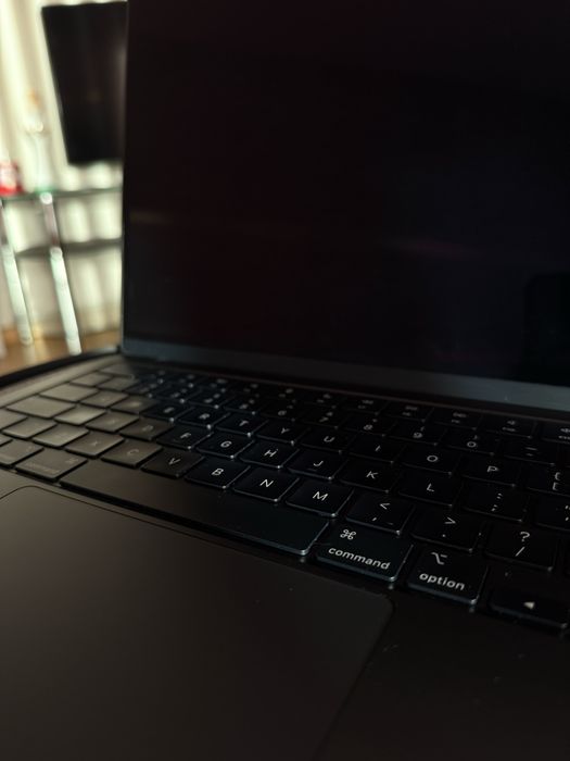 Macbook air m3 13’ 8/256