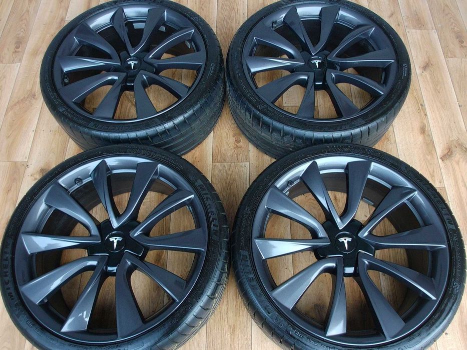 Felgi Tesla model 3 20 5x114,3 ET 35 z czujnikami ładne!