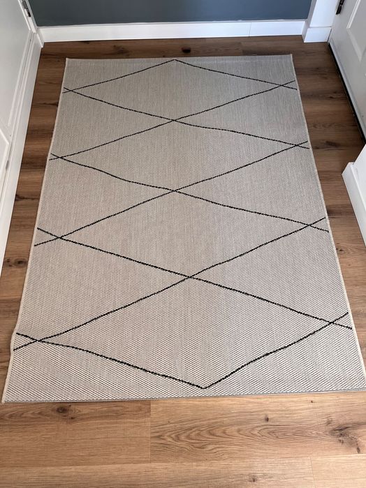 Tapete bege com motivos