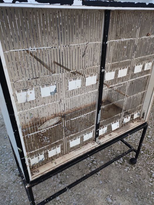 Gaiola grande para pássaros