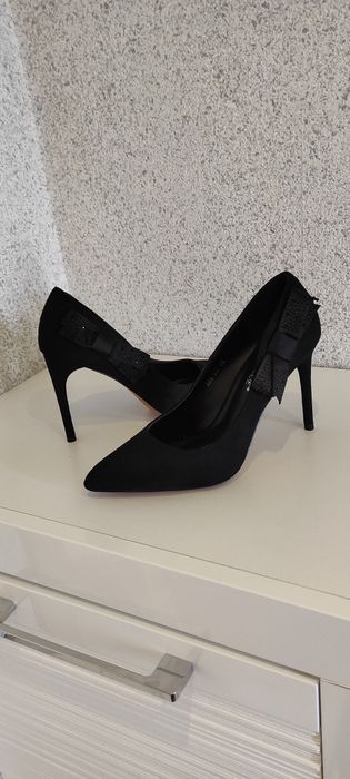 Szpilki czarne nowe 38 z kokardką 10cm obcas