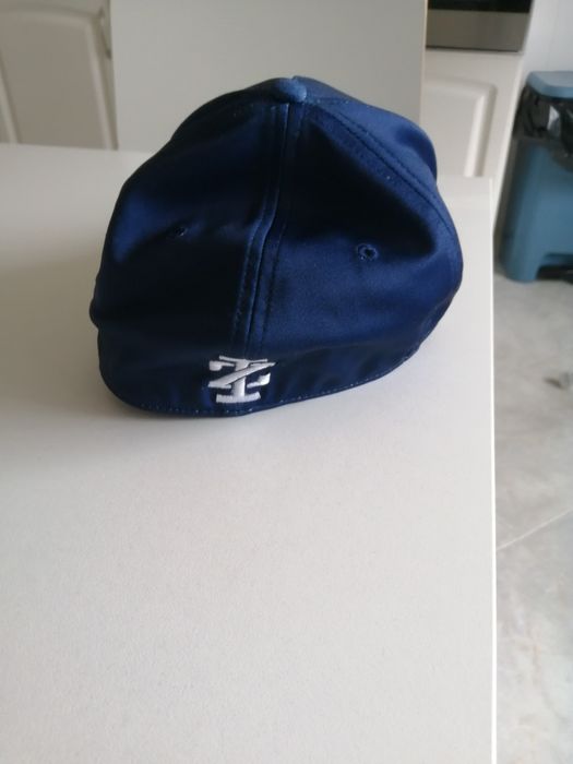 Boné fechado marca IZOD