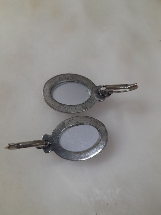 Brincos com pedras com brilho