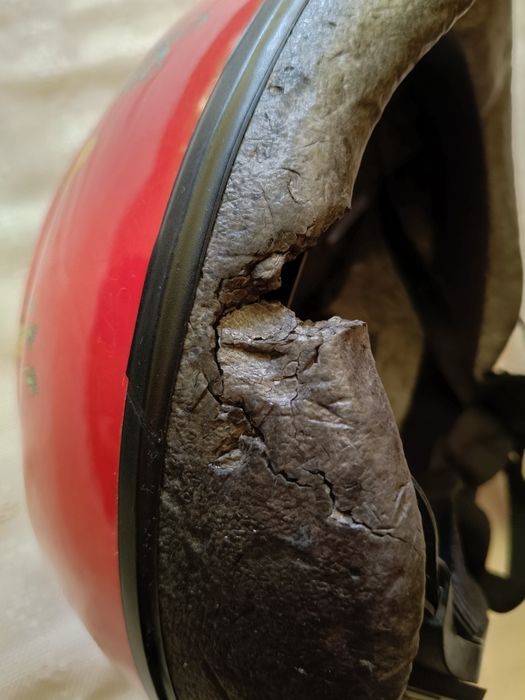 Kask dziecięcy 52-56 ochronny lekko uszkodzony styropian