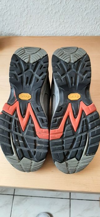 Кроссовки фирменные 38р