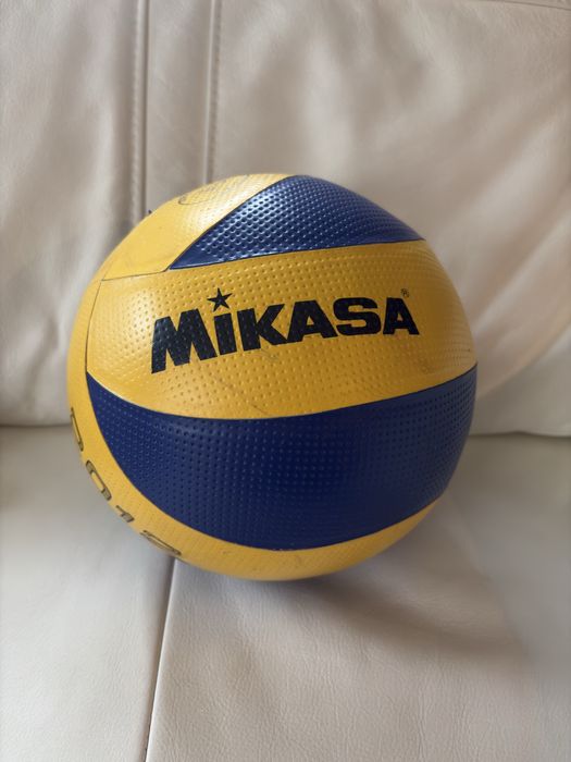 Piłka do siatkówki Mikasa MVA 200