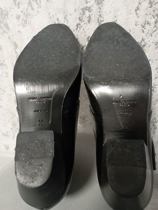 Черевики Saint Laurent.