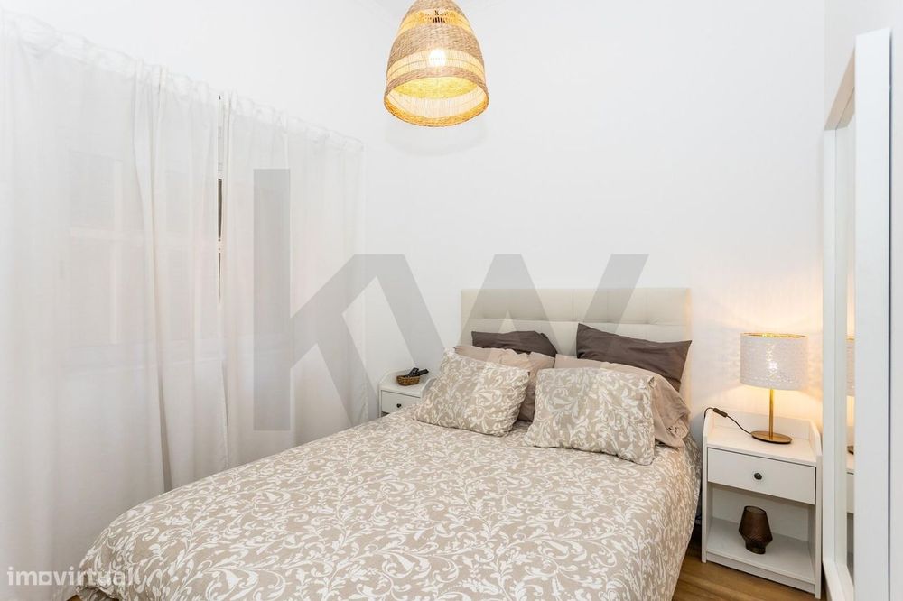 Apartamento T2 remodelado e mobilado no Bairro Alto — conforto e local