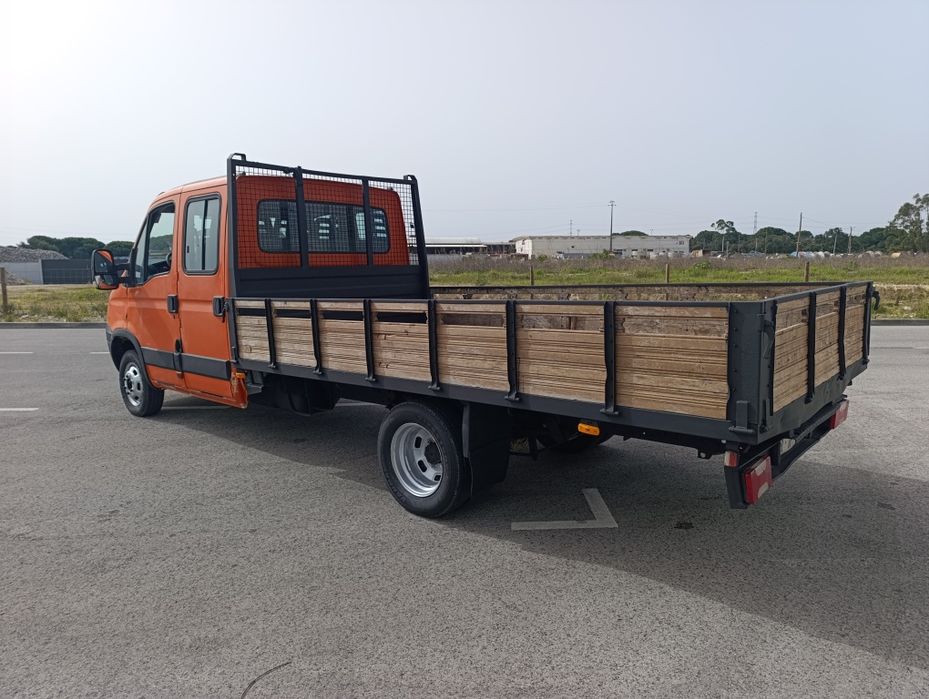 Iveco cabine dupla e caixa