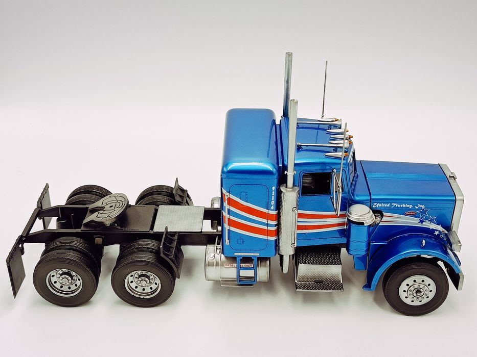Model Ciężarówki Peterbilt 359 1:25 Revell