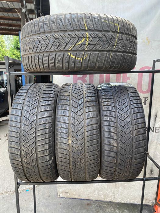 235/45R18 Dwie używane opony zimowe Pirelli