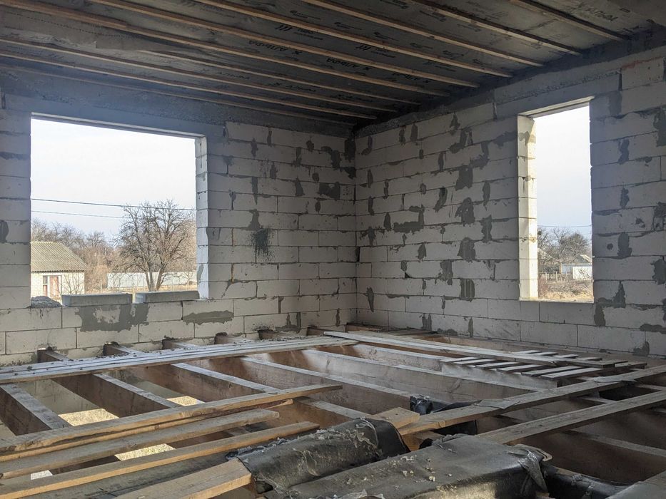 Двоповерховий капітальний будинок