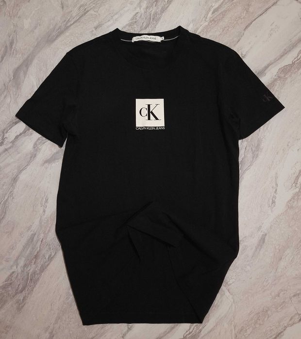 Calvin Klein подаруноки на 8 березня