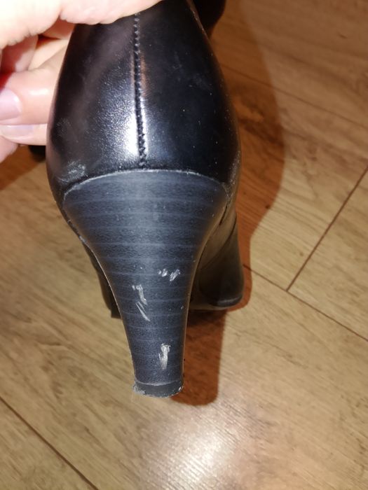 Buty damskie na obcasie w rozmiarze 37.