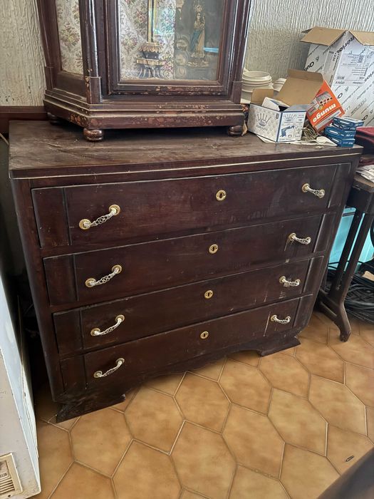 Móvel de madeira maciça (com mais de 150 anos)