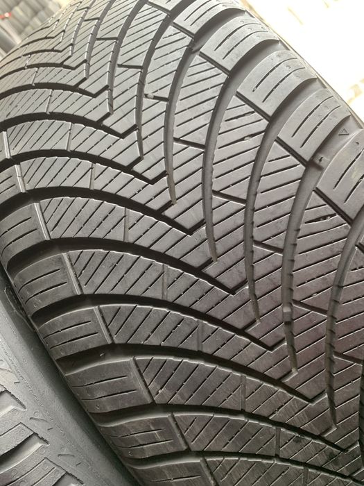 235/55R18 Kumho 4season 2022 (2шт)