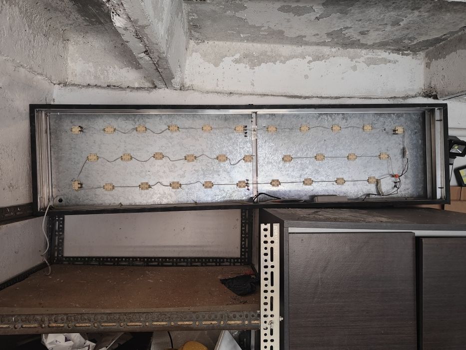 Kaseton reklamowy LED 200x50 cm – podświetlany, bez lica