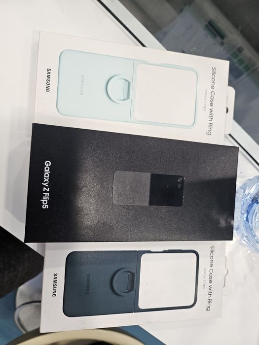 Samsung Z Flip5 novo