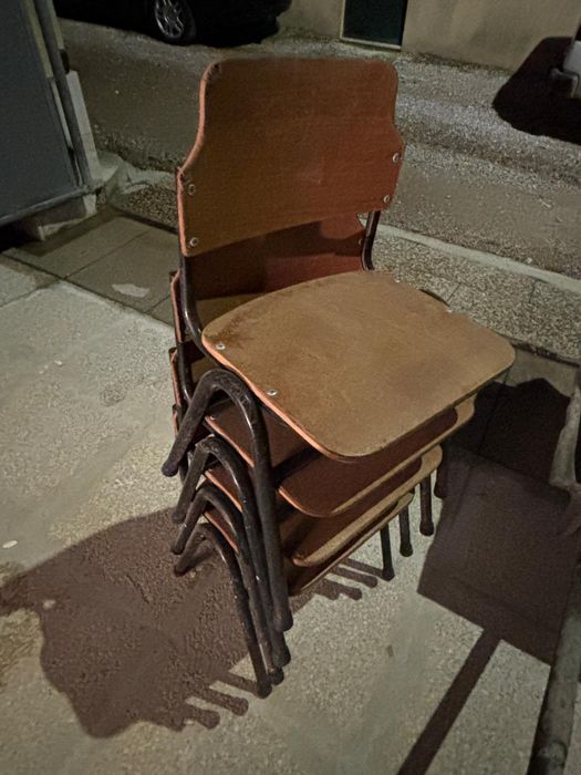 Conjunto 4 cadeiras de escola antigas - mobília antiga