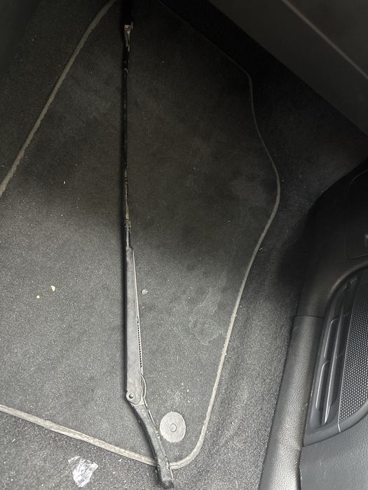 Braço limpa vidro polo lado direito