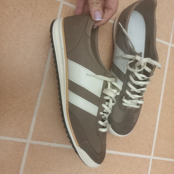 Кросівки  унісекс 43 р