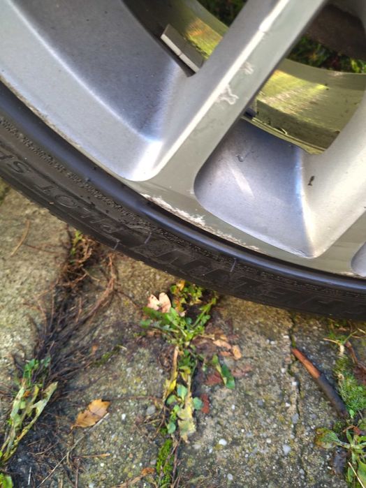 Opony 235,40 18cali, TANIO, do kosmetycznej negocjacji