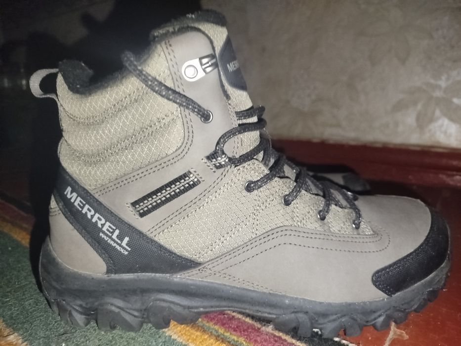 Черевики Merrell.