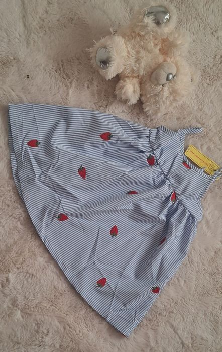 Vestido e fitas de cabelo