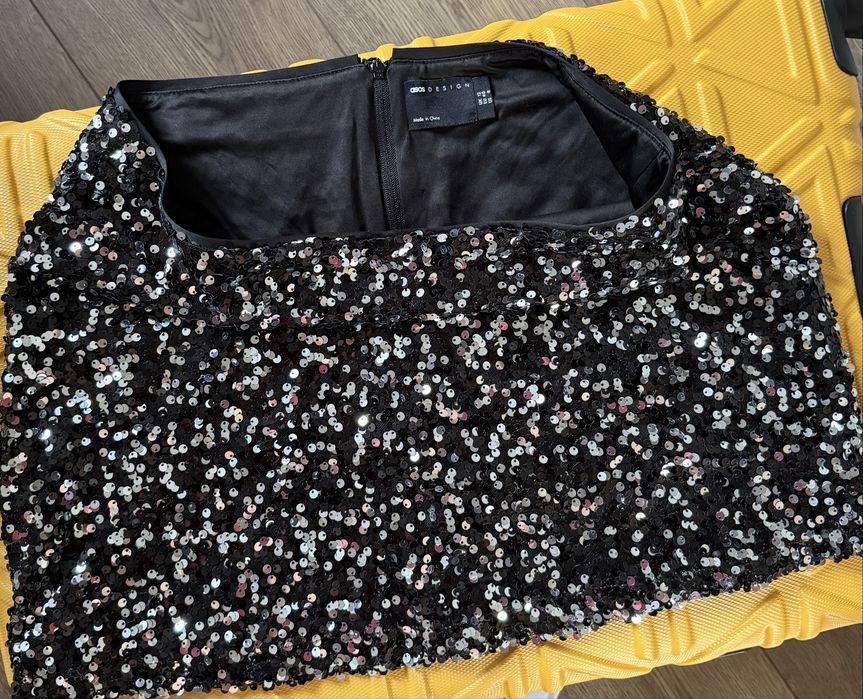 Спідниця з паєтками фірма asos розмір 38