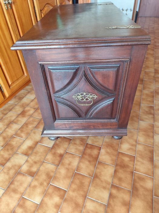 Baúl antigo bom estado, posso trocar por guitarra