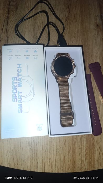 Piękny damski zegarek smartwatch z cekinami