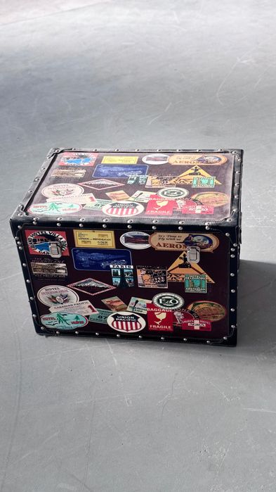 Arca de madeira com motivos de viagem