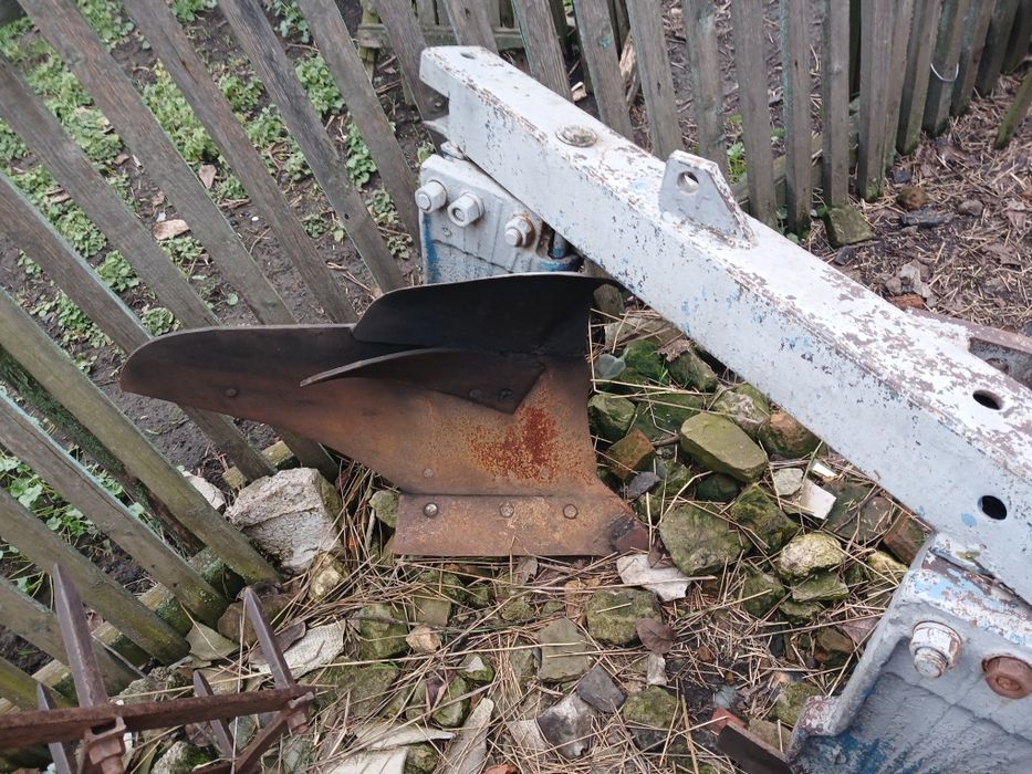 Продам плуг ПЛН 3-35