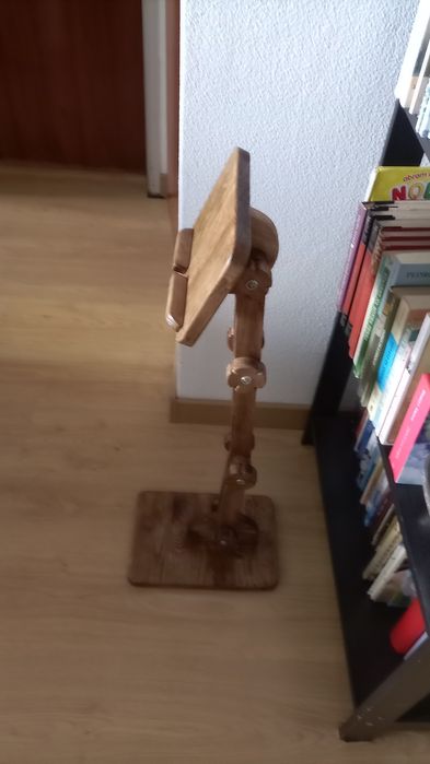 Base de apoio articulado para telemóvel / tablet ou mesmo livro