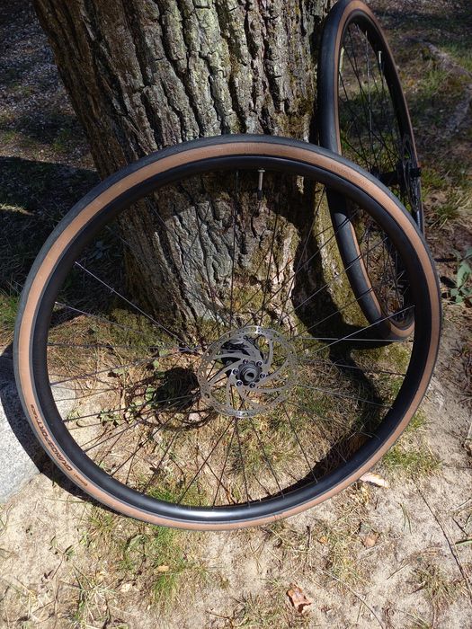 Koła szosowe 28" sztywna oś thru axle tarczowe
