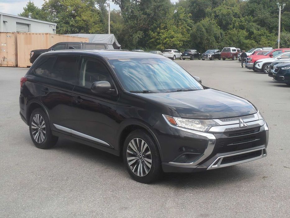 Mitsubishi Outlander      2019