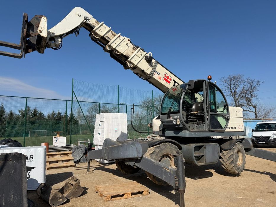 Teleskopowy wózek widłowy TEREX GYRO 4518