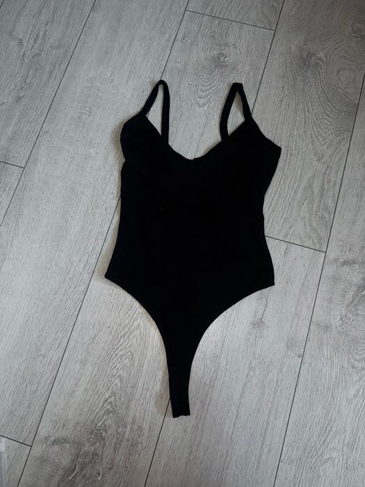 Body czarne na ramiaczkach