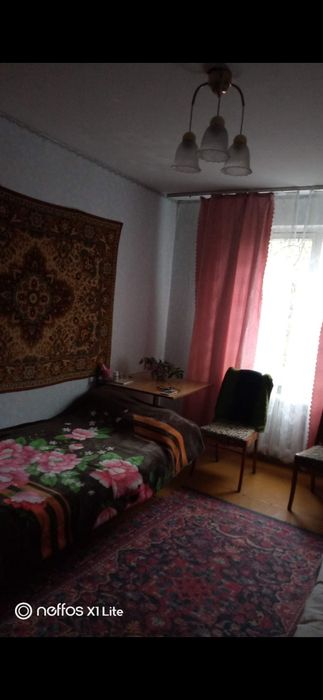 ліжко місце для дівчини