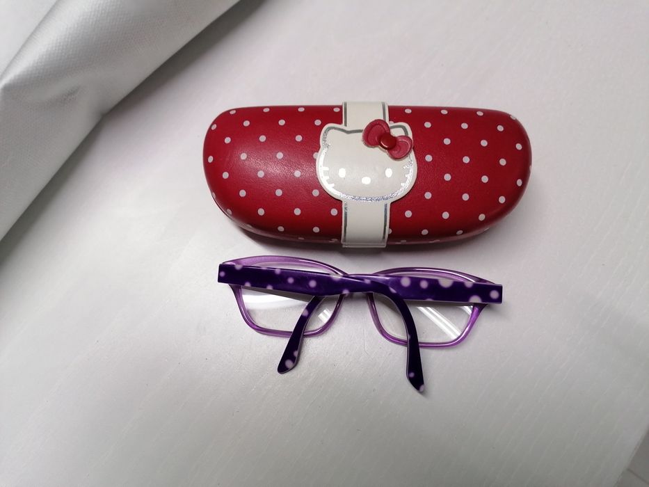 Vendo armação de óculos HELLO KITTY, para criança